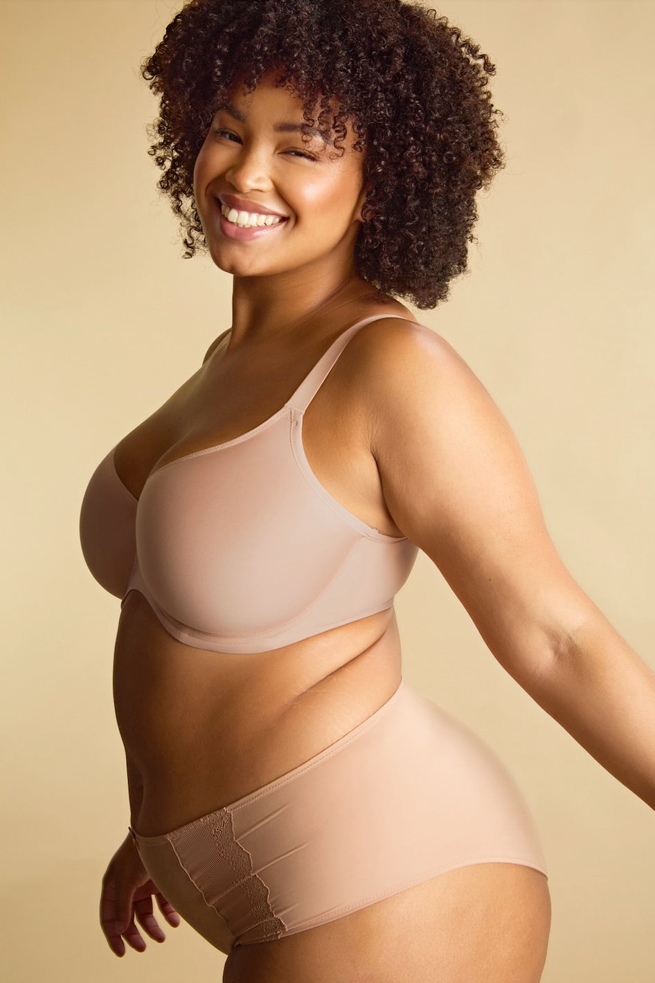 Elegance moulded spacer bra
