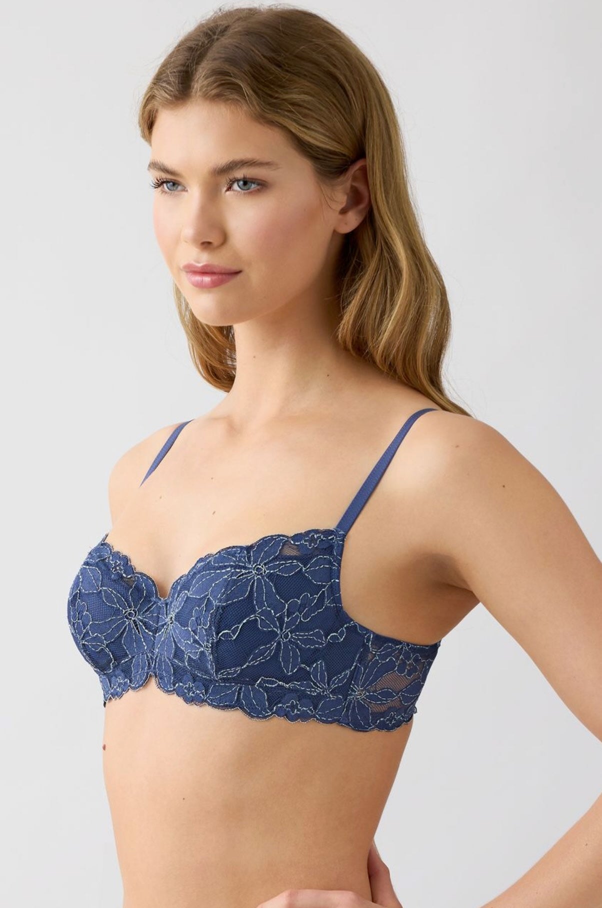 Feeling Famous balconette contour bra
