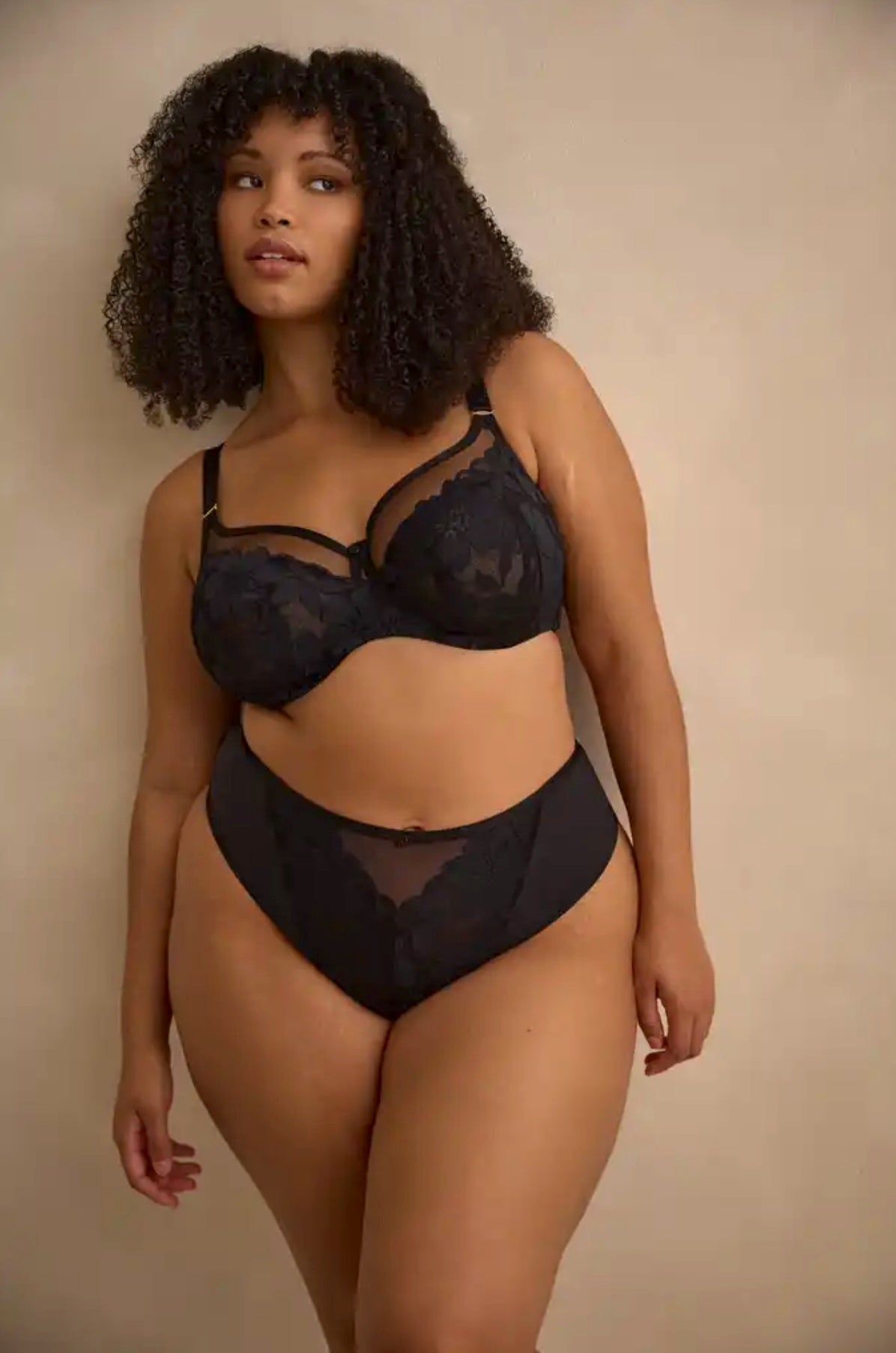Flora full cup bra