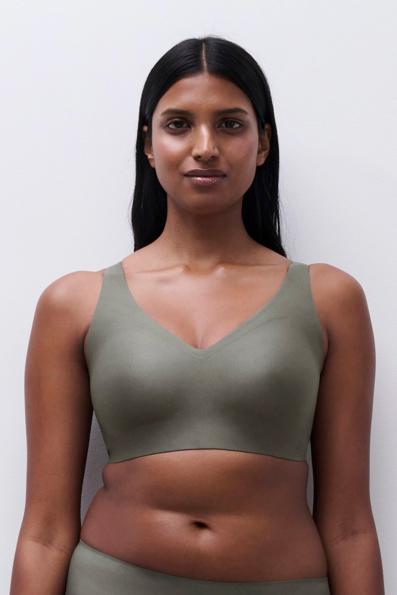 Soft Stretch Power v-neck wireless support bra - clay green