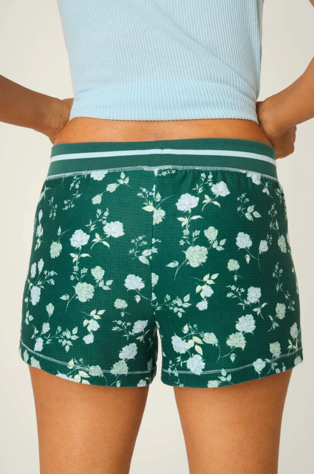 Winter Wonderland floral short